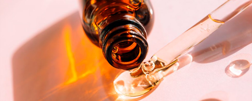 ¿Cuál es la diferencia entre un aceite antiedad, un sérum y una crema?