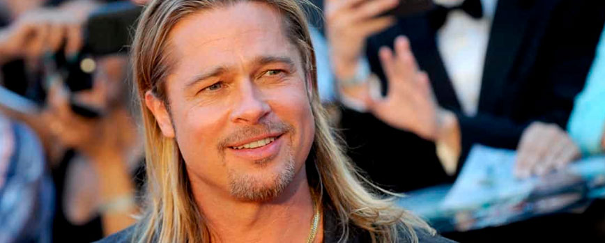 Mechas rubio platino para hombre con pelo largo
