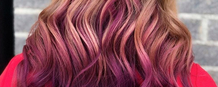 Tinte de pelo color vino oscuro con luces