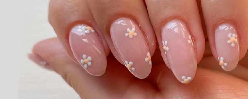 Flower nails: uñas elegantes a base de flores