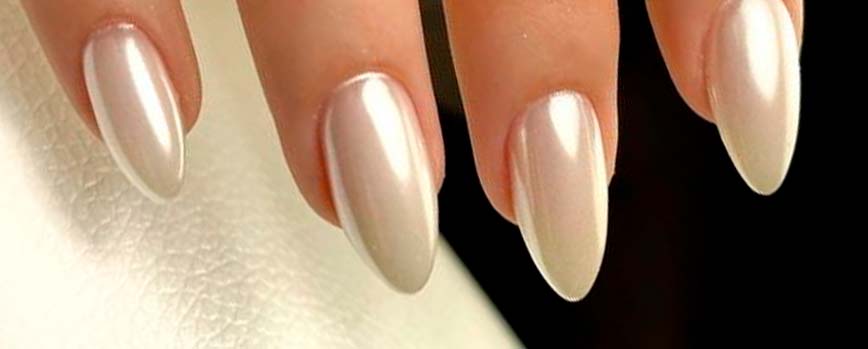 Vanilla Chrome Nails: el sinónimo perfecto de las uñas elegantes