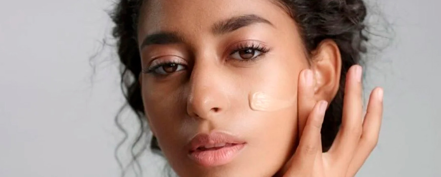¿Por qué elegir bases de maquillaje para verano a prueba de agua?