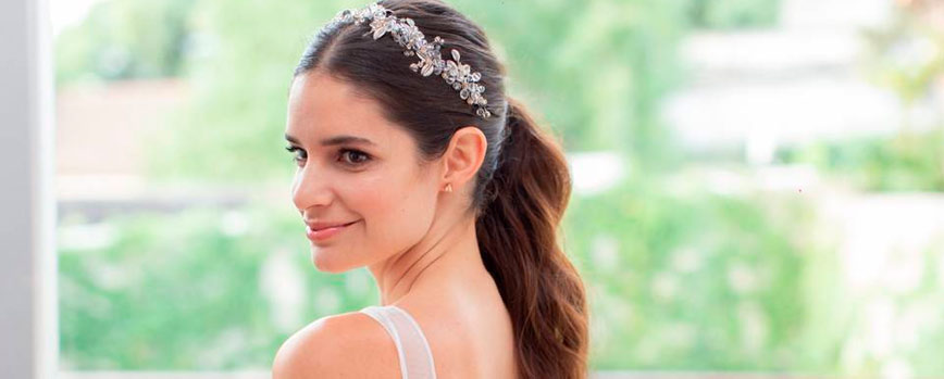 ¿Cómo hacer coletas novias altas o colas de cabello al revés?