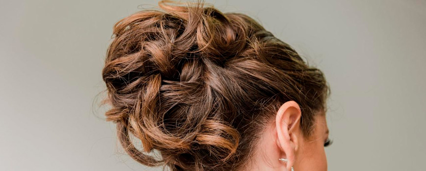 Moño alto con ondas