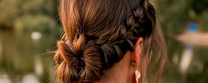 4. Moño con trenza de espiga