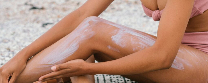 ¿Por qué me pican las piernas en verano?