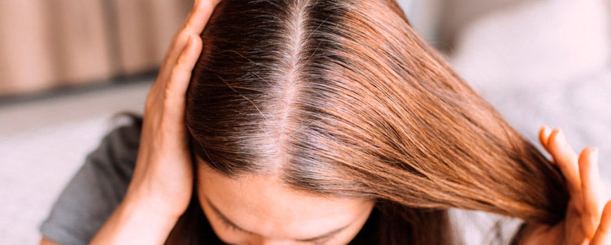 ¿Baño de color o tinte para las canas?