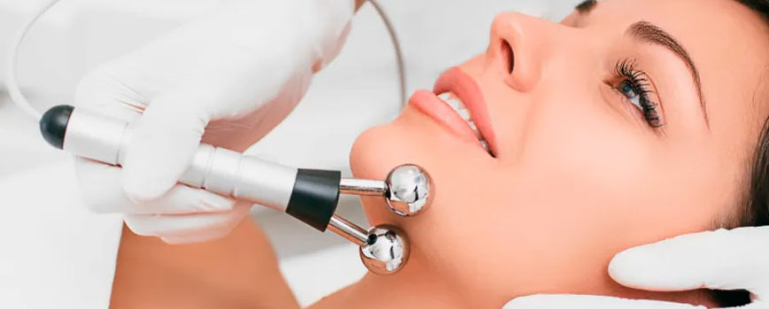 Beneficios para el rostro de la microcorriente facial