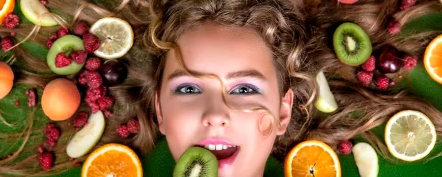 La alimentación es crucial para un pelo sano