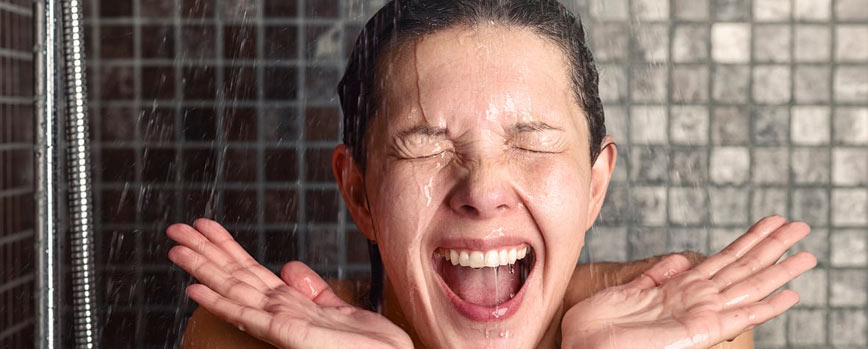 3. Dúchate con agua fría