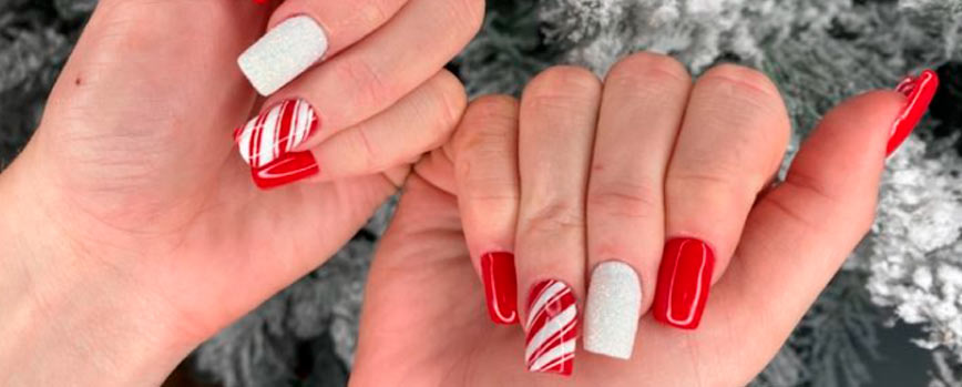 4. Uñas navideñas blancas y rojas