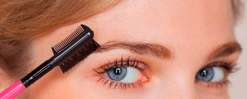 ¿Cómo maquillar las cejas finas de mujer paso a paso?