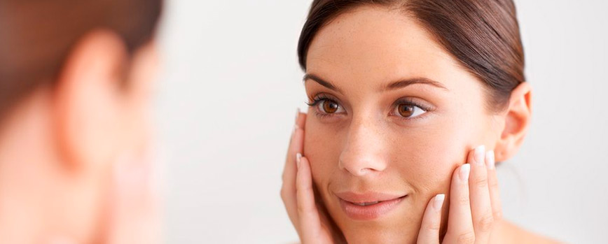 ¿Cuándo ponerse crema en la cara antes de dormir?