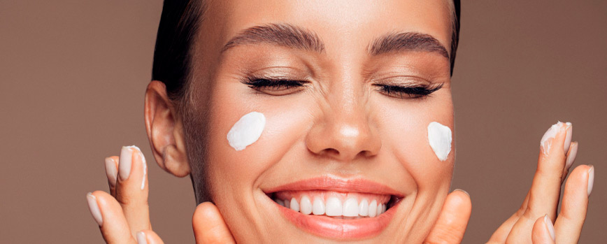 ¿Qué diferencia hay entre una crema de día y una de noche?