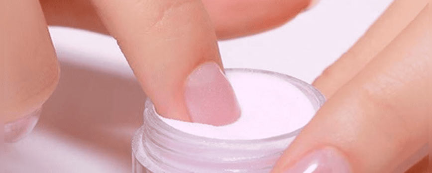 ¿Qué es el dipping de uñas?