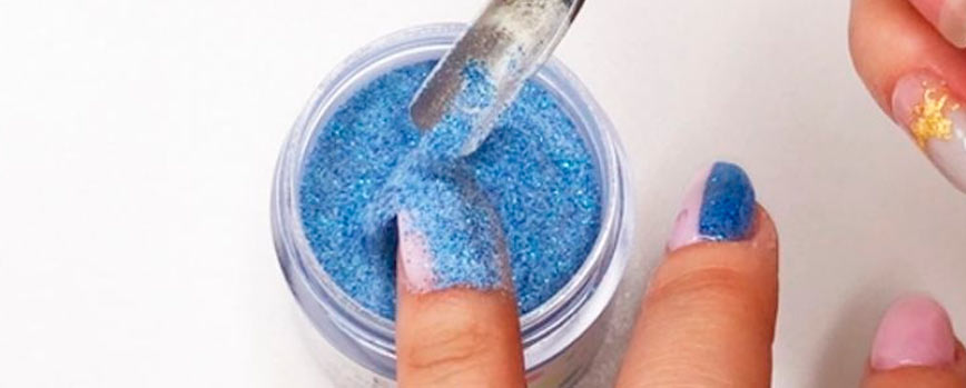 ¿En qué se diferencian las uñas en polvo y las uñas de gel semipermanentes?