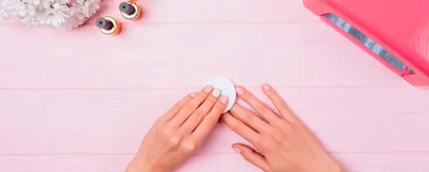 ¿Cómo quitar el dipping de las uñas?