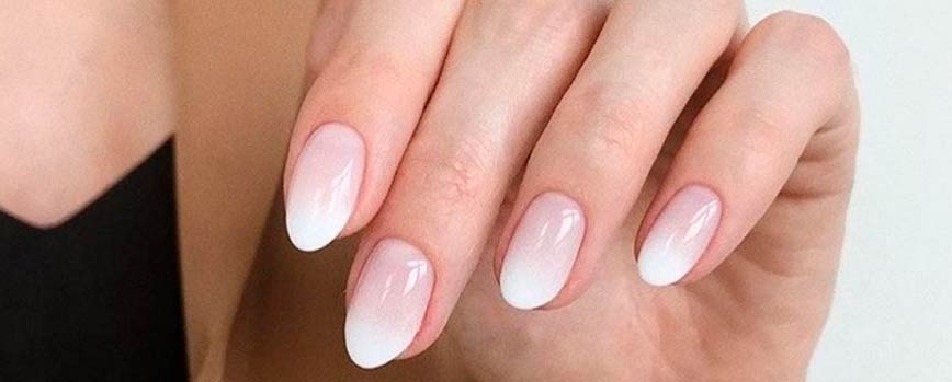 ¿Qué son las uñas difuminadas francesas?