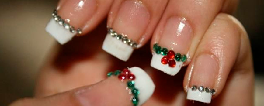 7. Manicura francesa para Navidad con piedras