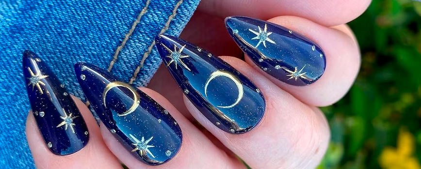Uñas azul noche estrellada