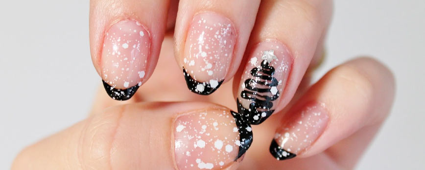 2. Manicura francesa negra para Navidad