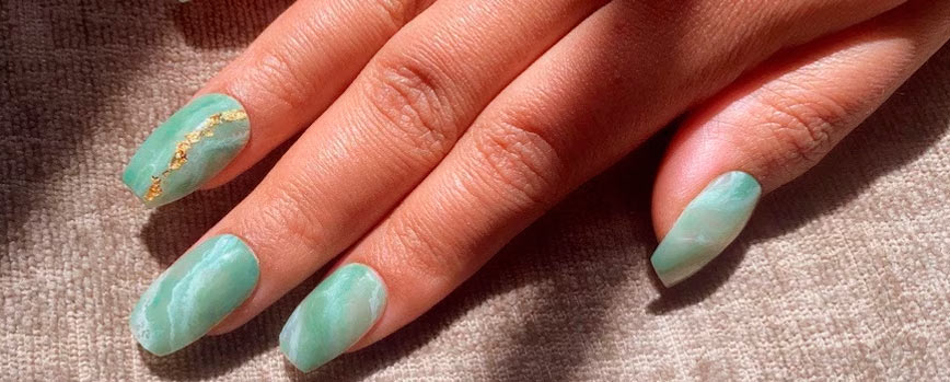 2 - Uñas de Navidad verde jade