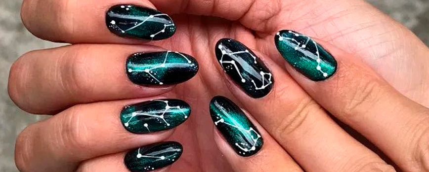 4. Manicura metallic green
