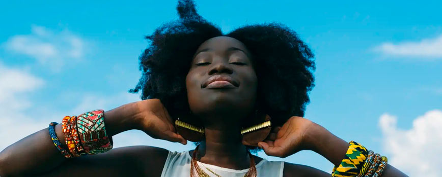 ¿Cómo desenredar el pelo afro?
