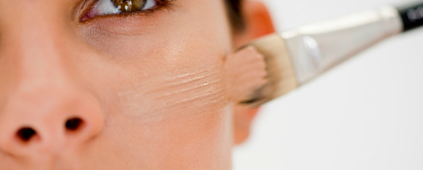 Paso 2. Base de maquillaje y corrector
