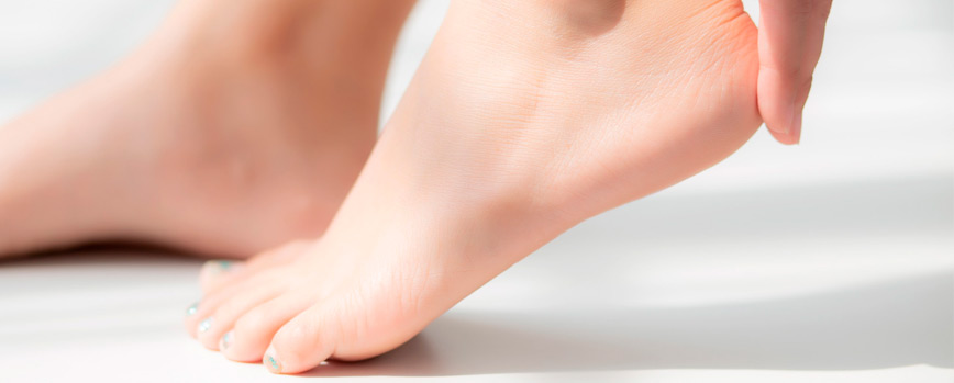 ¿Cómo elegir la mejor crema para pies secos y agrietados?