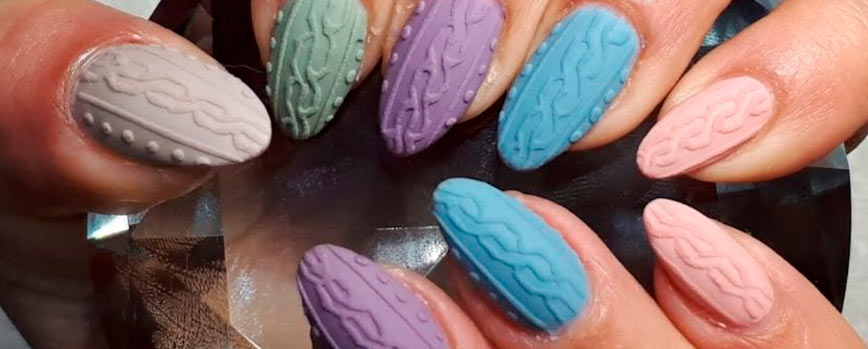 ¿Cómo se hace el efecto jersey en las uñas?
