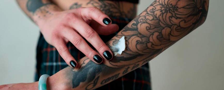 ¿Cuál es la mejor crema para tatuajes? Tips a tener en cuenta