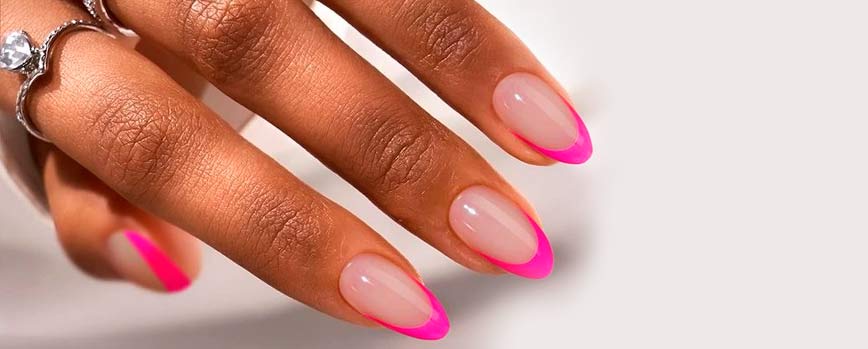 4. Manicura francesa fucsia