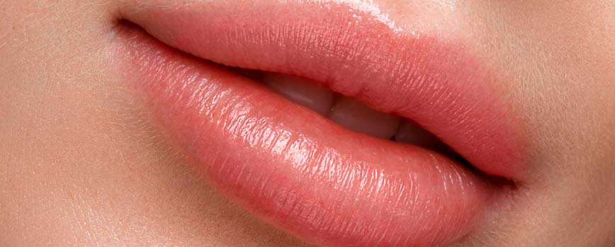 ¿Cómo eliminar los granos en el labio superior o inferior de la boca?