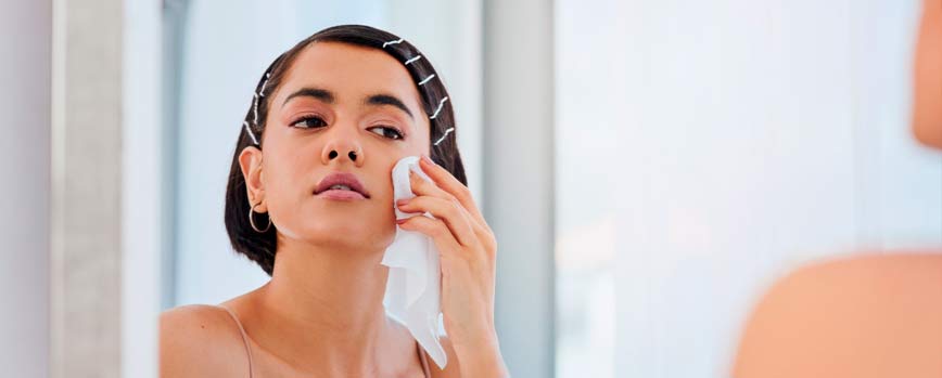 ¿Por qué utilizar toallitas para eliminar el maquillaje?