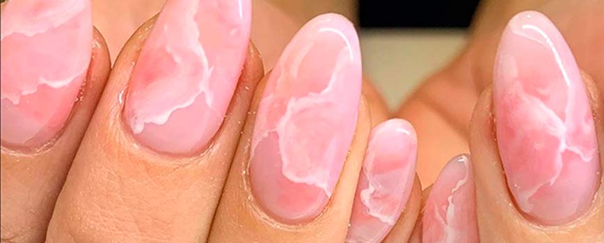¿En qué consisten las uñas mármol?