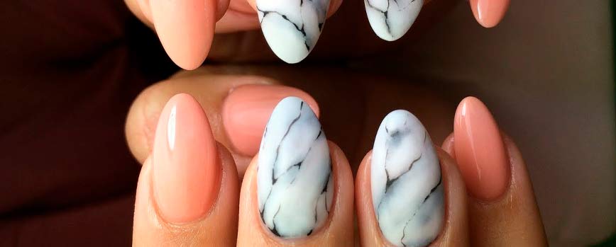 ¿Cómo recrear las uñas mármol en casa?