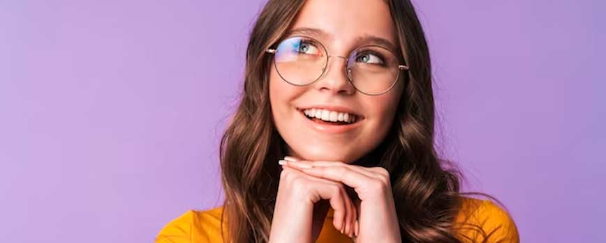 Monturas de gafas que rejuvenecen según la forma de la cara