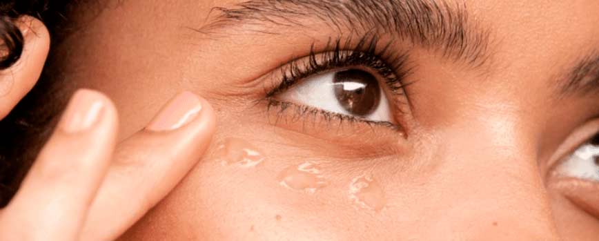 ¿Por qué se recomienda incorporar un serum ojeras?