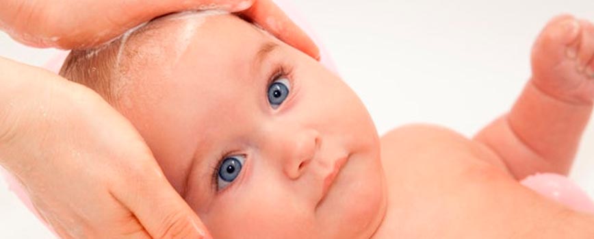 Dermatitis seborreica en la cabeza de los bebés: ¿hay que acudir al pediatra?