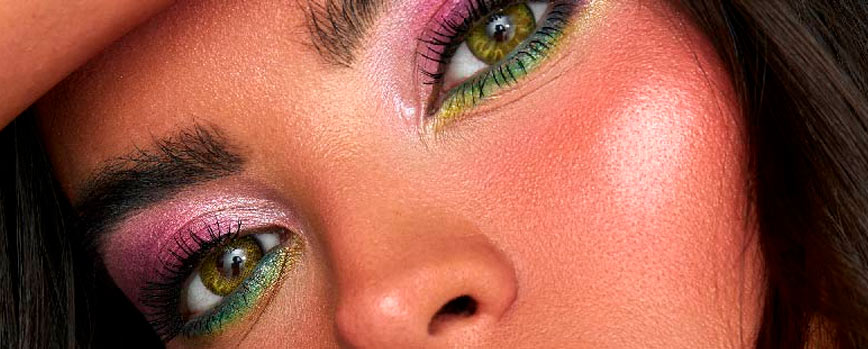 Ojos intensos y metálicos