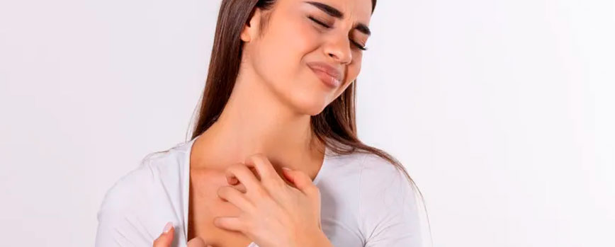 ¿Cómo quitar el sarpullido en el cuello?