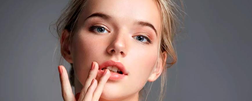 Un maquillaje natural suma elegancia a cualquier look