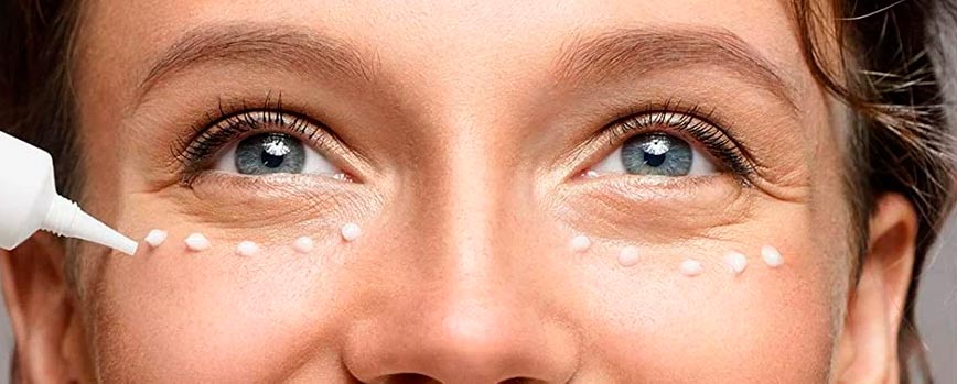 ¿Por qué es importante elegir uno de los mejores contorno de ojos contra arrugas?