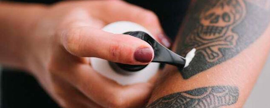 Cuidados para acelerar la cicatrización de un tatuaje