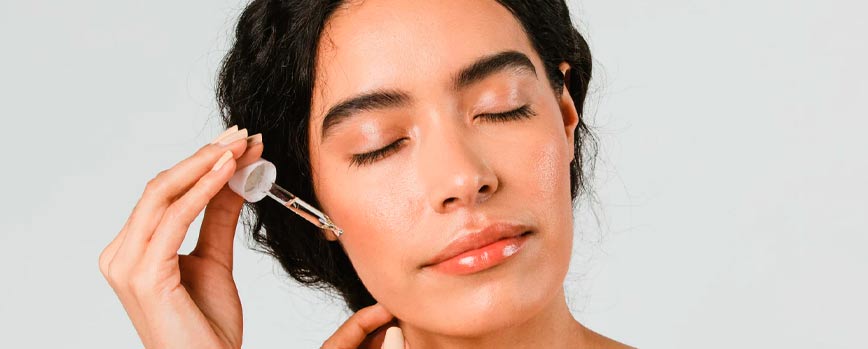 ¿Cómo y cuándo aplicar vitamina C en la cara?