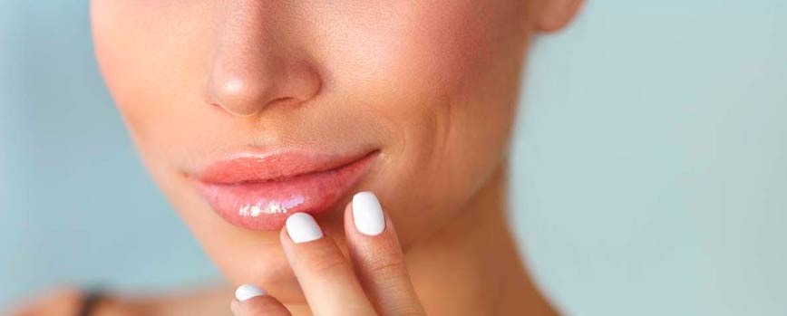 ¿Cómo incorporar un aceite labial en tu rutina diaria?