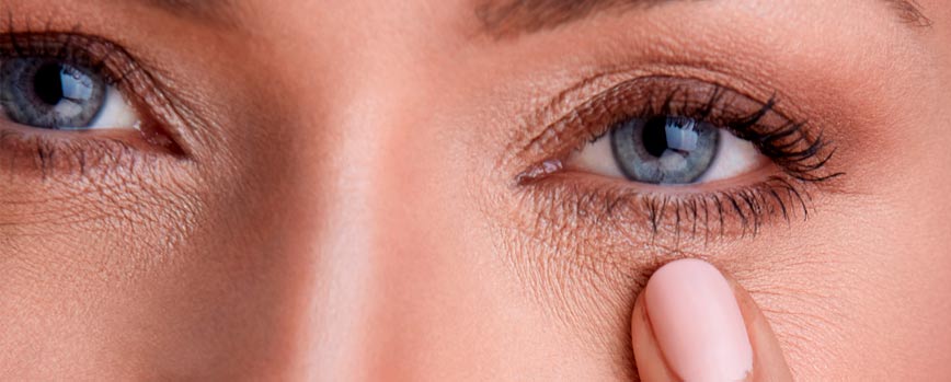 ¿Por qué se forman arrugas debajo de los ojos?