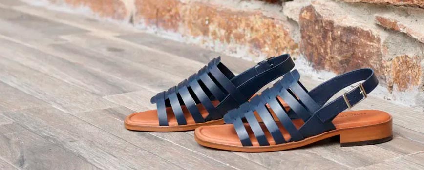 Sandalias planas, el calzado de moda de embarazada para verano