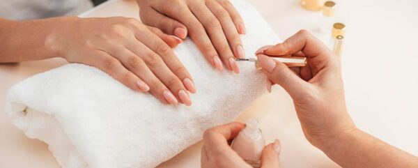 Qué es la base rubber para uñas y cómo usarla | Blog Druni